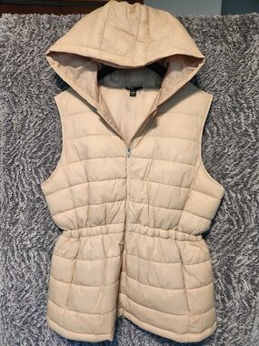 Swiss Tech Women's Hooded Quilted Puffer Vest in Cream